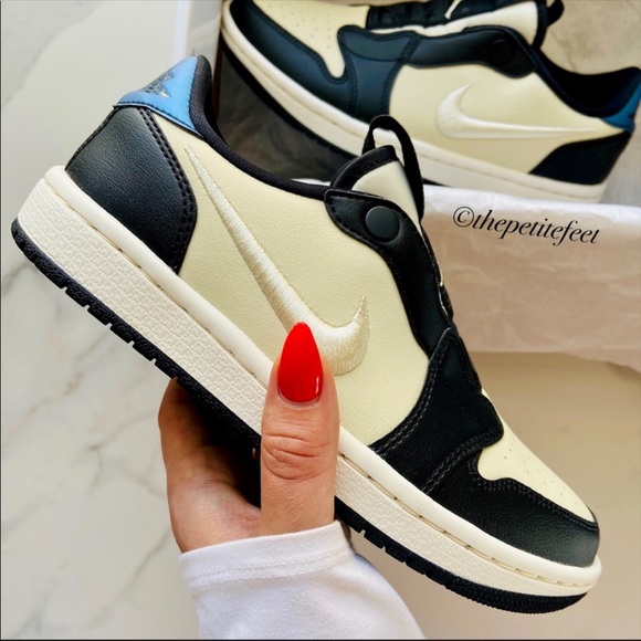 Nike Shoes - NWT Nike Air Jordan 1 Retro low slip